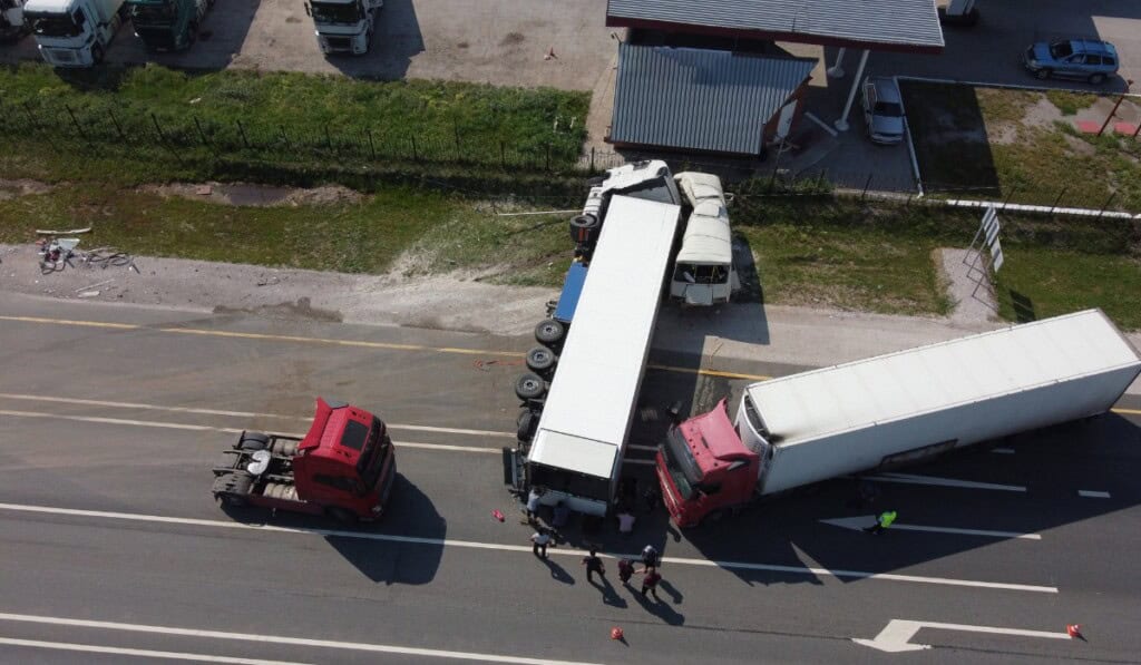 image 8 Truck Crash Liability 101: Driver, Carrier, Broker - Who Can You Sue?