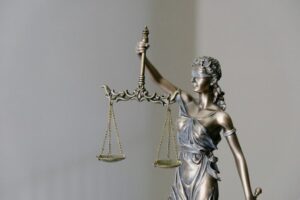 ycdpu73kgsc lady justice statue with scales and sword
